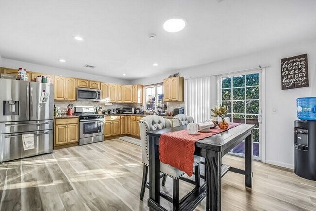 Building Photo - 386A Park Ave