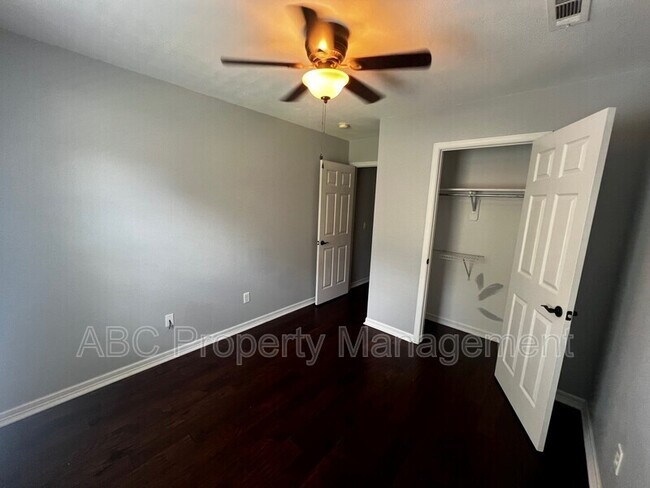 Foto del edificio - 1001 S Eastview Dr