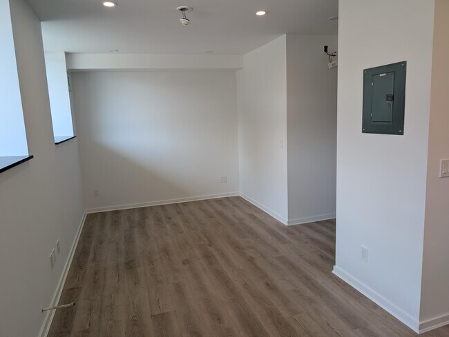 Photo du bâtiment - Newly built beautiful bachelor apartment for rent