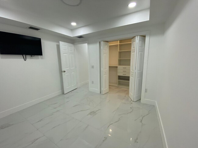Building Photo - 1303 NW 23rd Ct