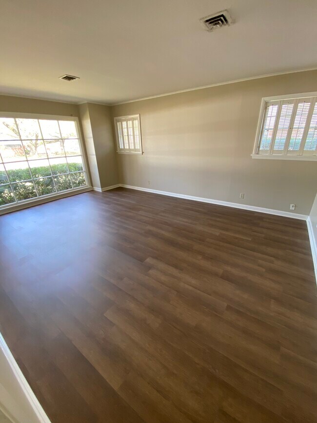 Building Photo - 455 Sandefur Dr