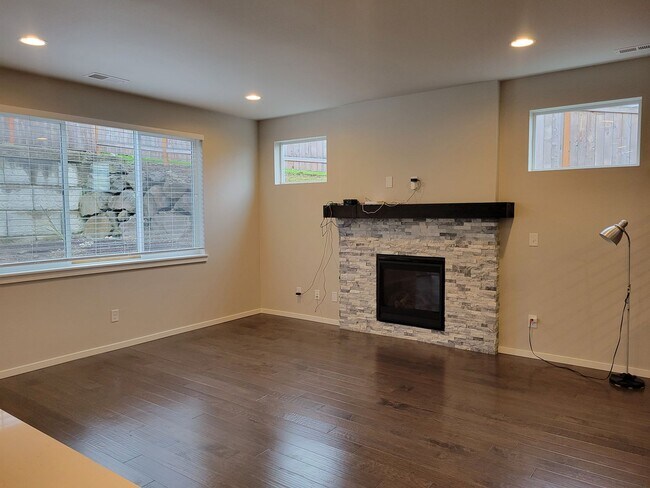 Foto del edificio - Beautiful 4 bd 2.5 bath