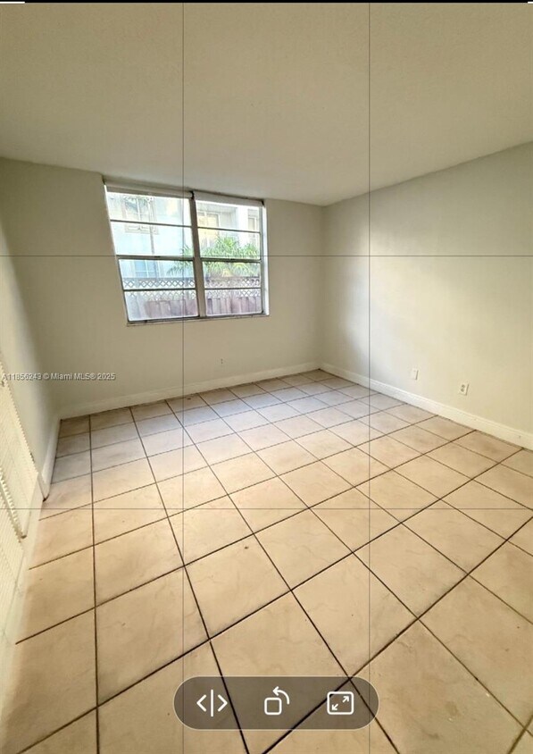 Building Photo - 4330 NW 79th Ave