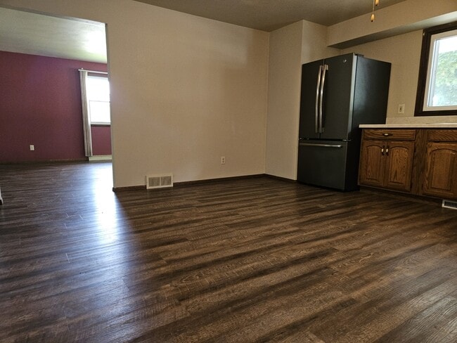 Building Photo - 417 S Matthias St