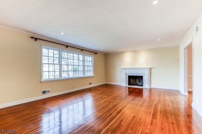 Building Photo - 11 Wordsworth Rd