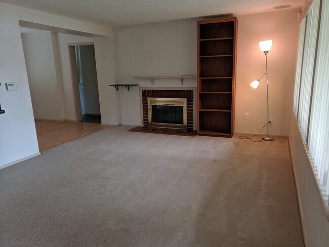 Building Photo - CLICK "REQUEST A TOUR" NOW!