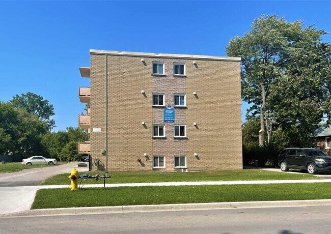 Photo du bâtiment - Queens Court Apartments