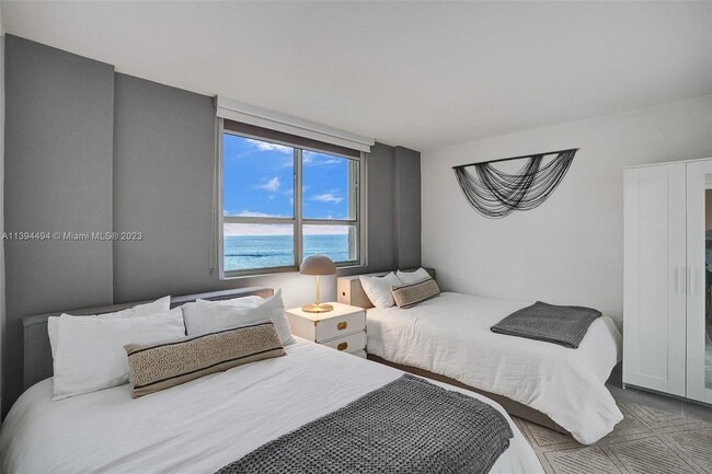 Foto del edificio - 10185 Collins Ave