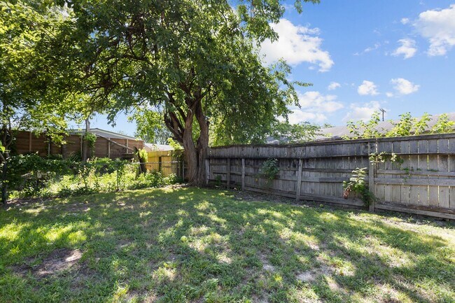 Foto del edificio - Spacious Duplex for Rent in Sherman, TX La...