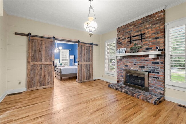 Building Photo - 2600 Stone Dr SW