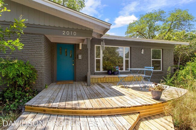 Foto del edificio - 2 br, 2 bath House - 2010 Edgehill Dr.