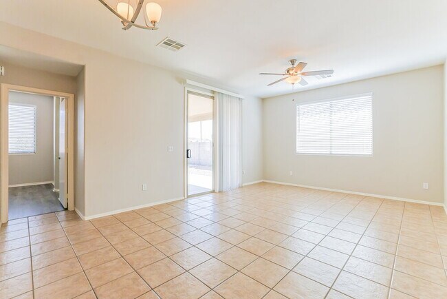 Foto del edificio - 2174 W Gold Dust Ave