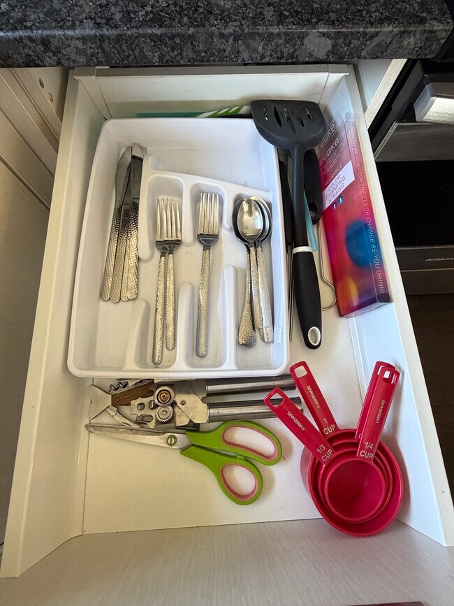 Building Photo - 203 W Crest Ave