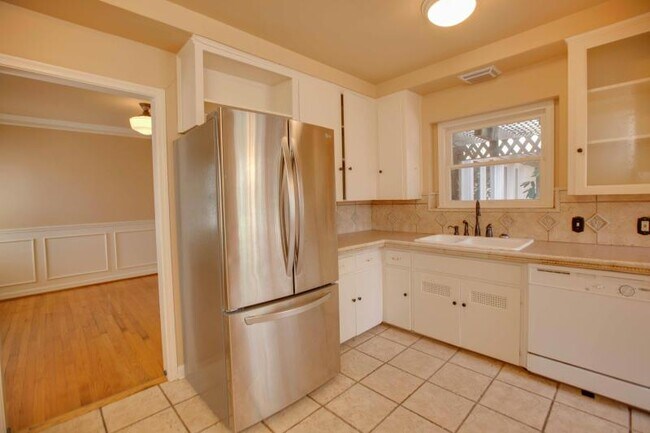 Building Photo - 333 Camellia Dr