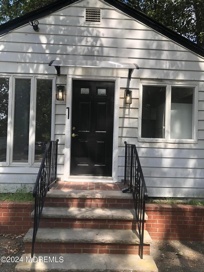 Building Photo - 974 Lynnwood Ave