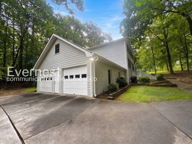 Foto del edificio - 3 Bed/2.5 Bath Home with Garage / Available Now!