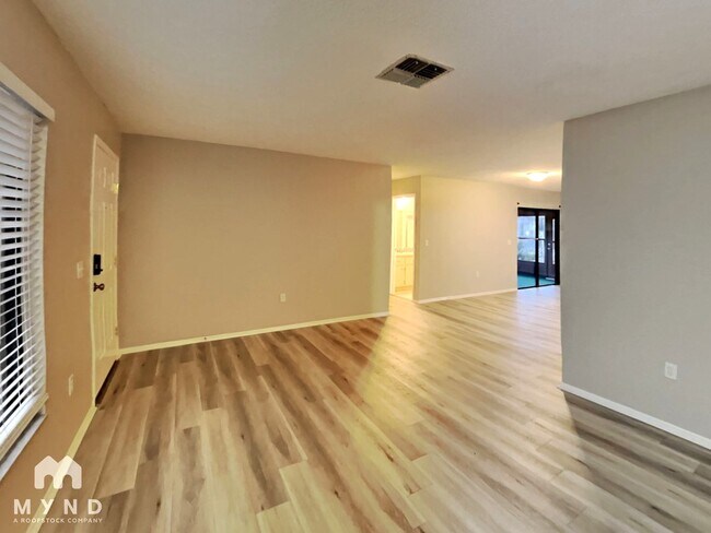 Foto del edificio - 8703 Briar Patch Dr