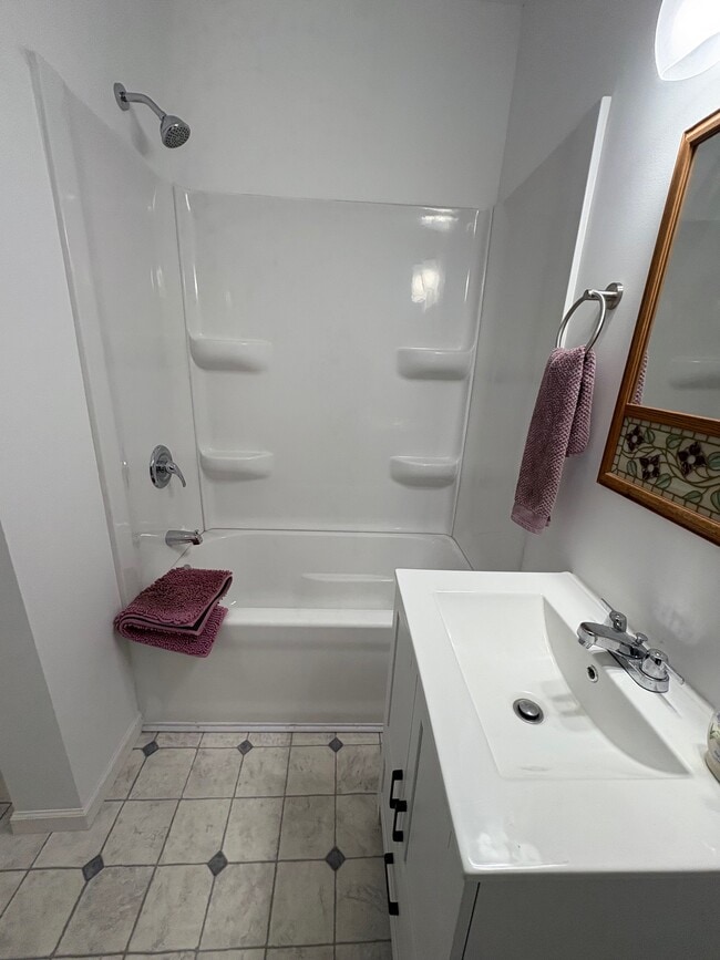 Building Photo - 618 Dennis St