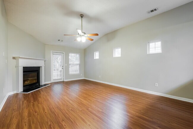 Foto del edificio - 533 Arrowhead Dr