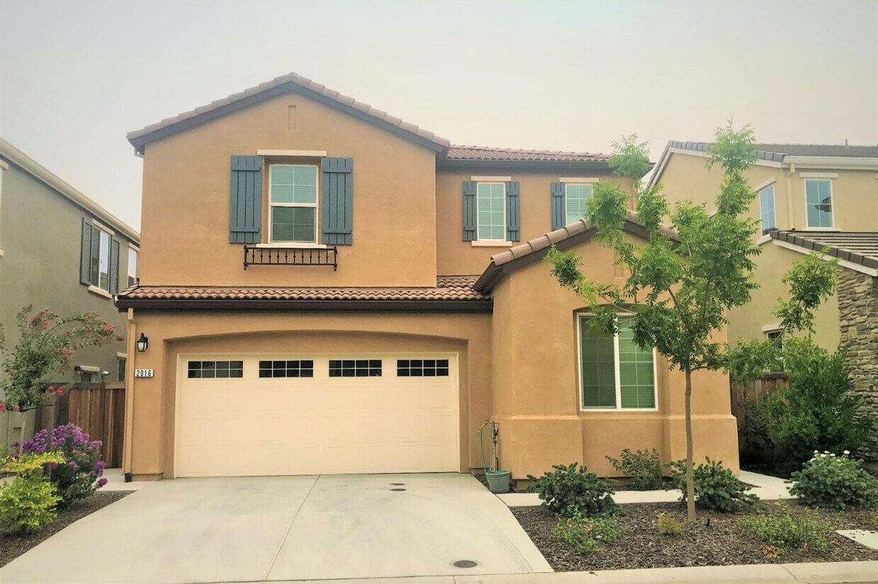 Beautiful Four Bedroom Gated Community Hom... House Rental in