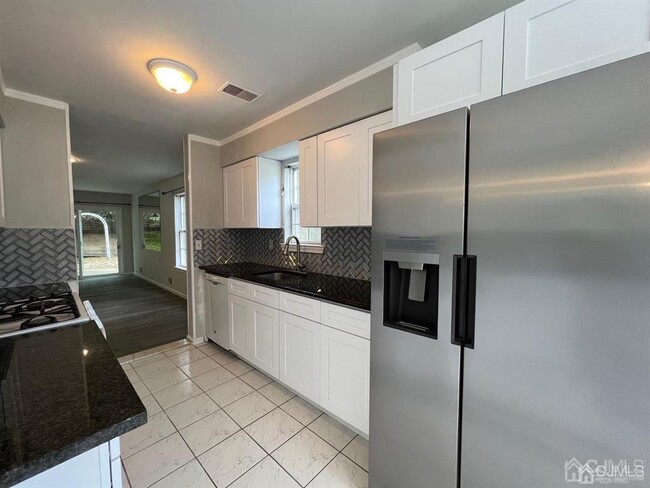 Building Photo - 47 Brewster Cir