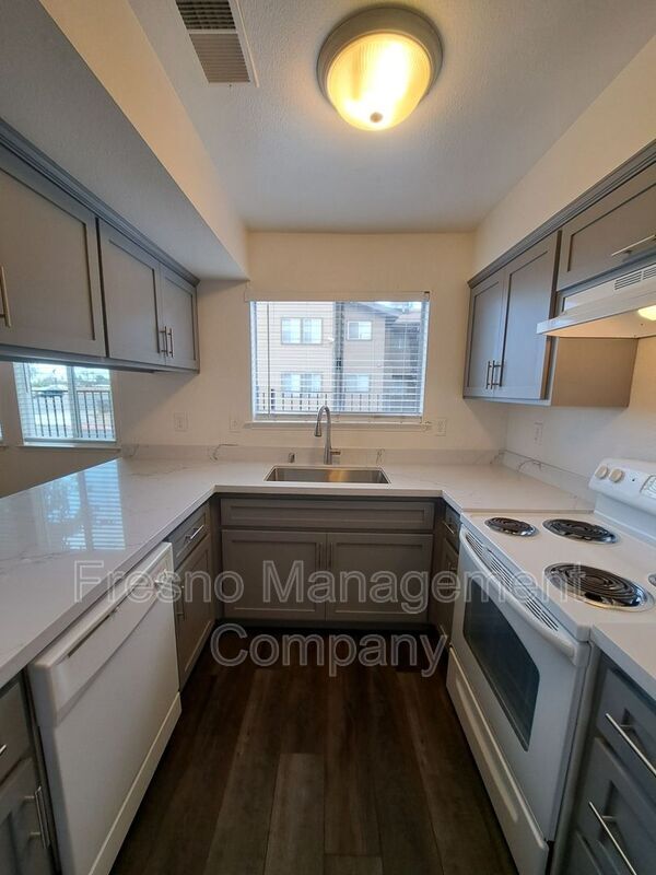 Foto del edificio - 3302 W Shields Ave