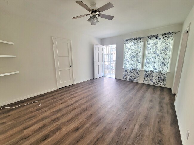 Foto del edificio - 5618 Kinston Ave