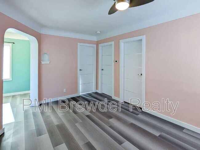 Foto del edificio - 2218 Hoyt Ave