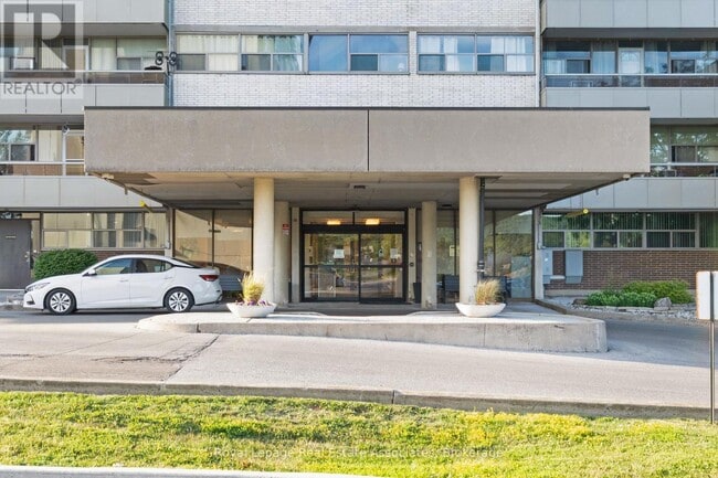 Building Photo - 215 Glenridge Ave