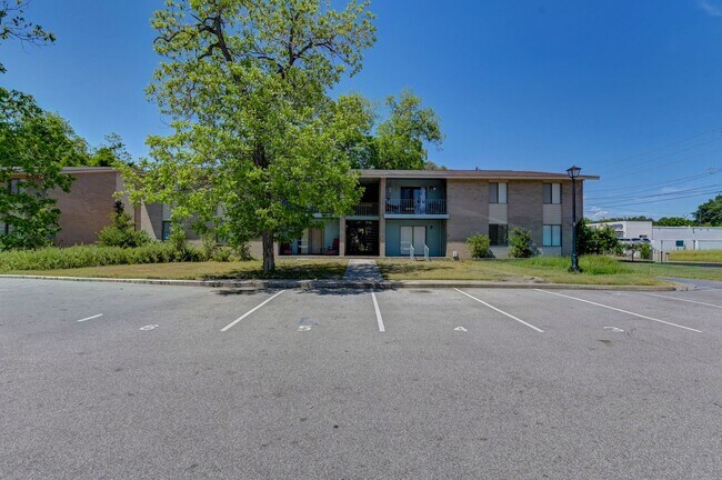 Foto del edificio - Walkable Downtown Lexington Condo | First-Floor 2BR in Shadow Moss