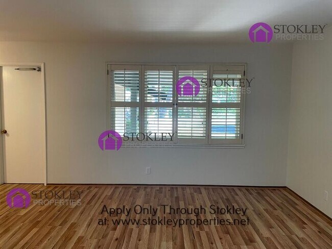 Foto del edificio - 823 Wiget Ln