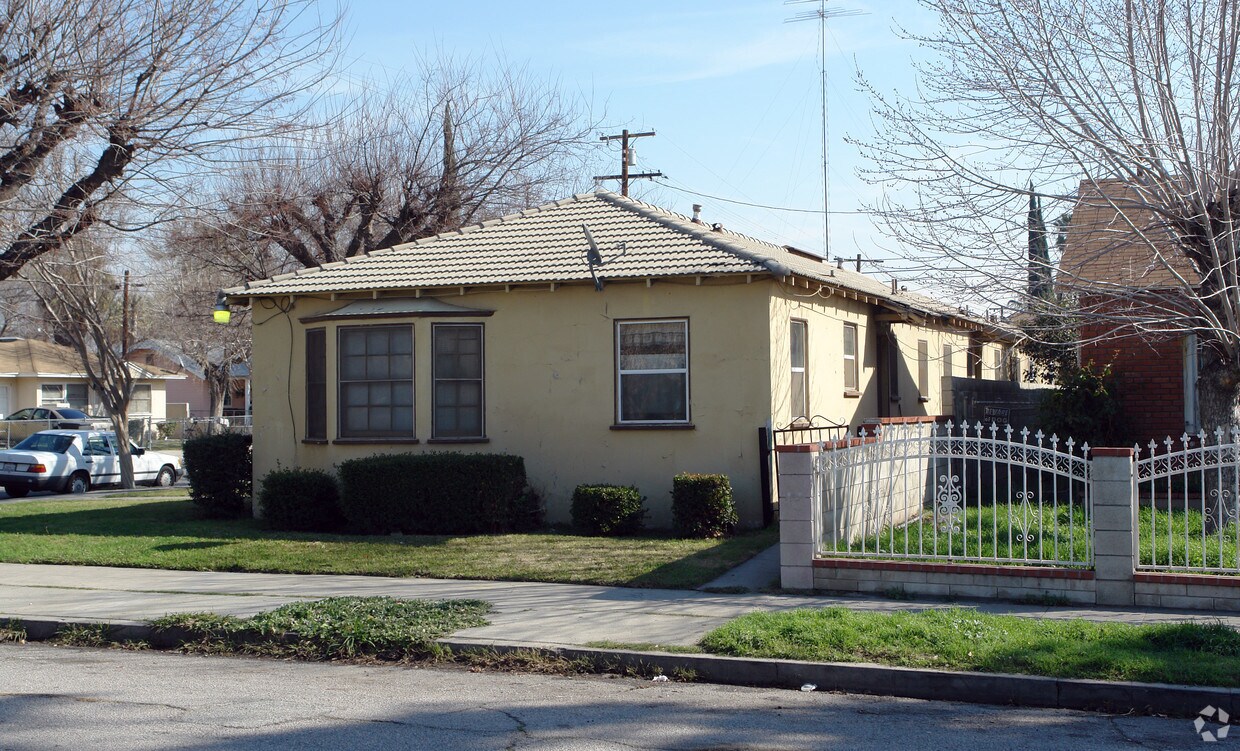 Foto del edificio - 587-595 W Magnolia Ave