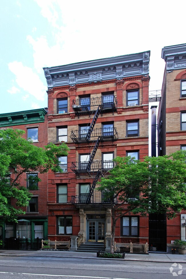 Building Photo - 303 W 21st St