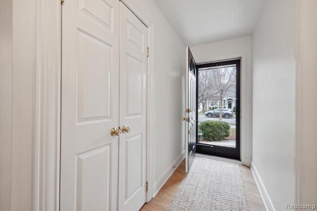 Building Photo - 10725 Borgman Ave