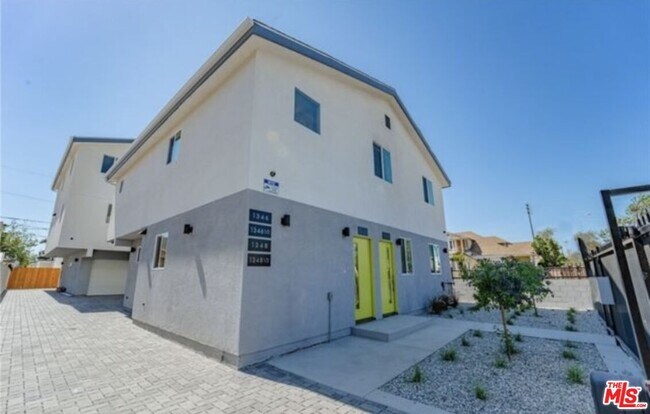 Foto del edificio - 1348 E Vernon Ave