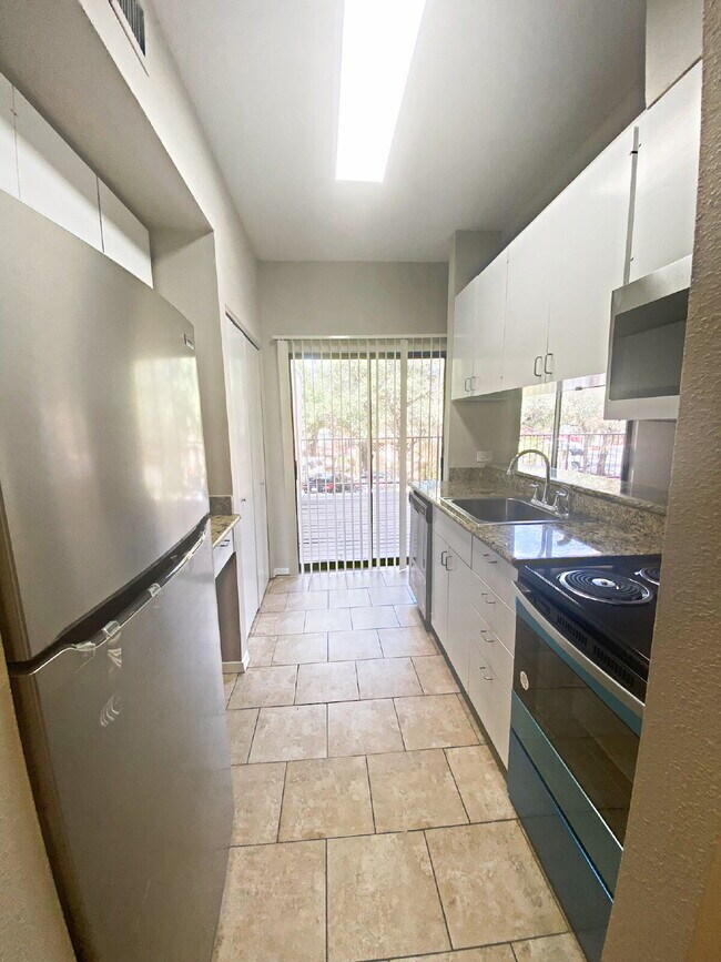 Foto del edificio - 8642 Fredericksburg Rd