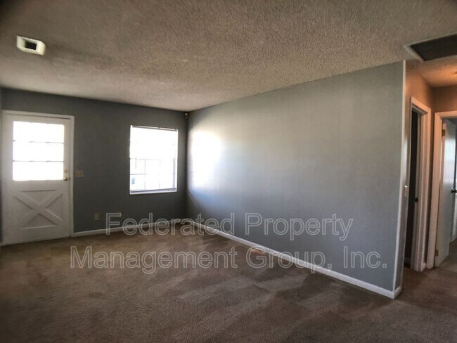 Foto del edificio - 5805 Buckley Dr
