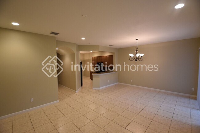 Building Photo - 102 W Prive Cir