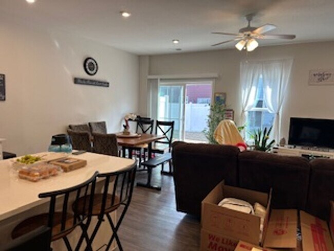 Foto del edificio - Chesapeake-Townhouse-Cardinal Meadows-3BR-2.5BA-1 Car Garage