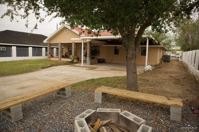 Foto del edificio - 15505 Ebony St