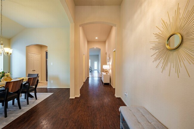Foto del edificio - 4423 Hidden Oaks Wy