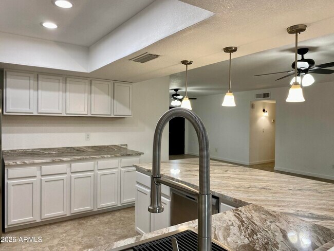 Foto del edificio - 2121 W Sequoia Dr