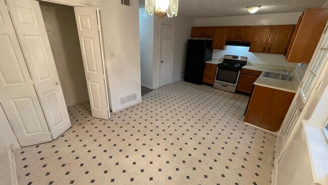 Foto del edificio - 7204 Crestside Dr