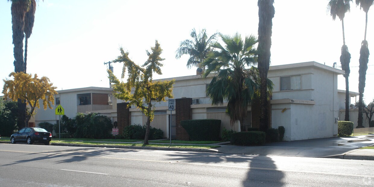 Cypress Apartments in Covina, CA