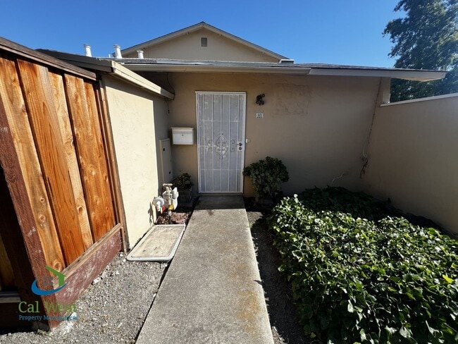 Foto del edificio - $2,695 Cute cozy 2/1 Condominium in South ...