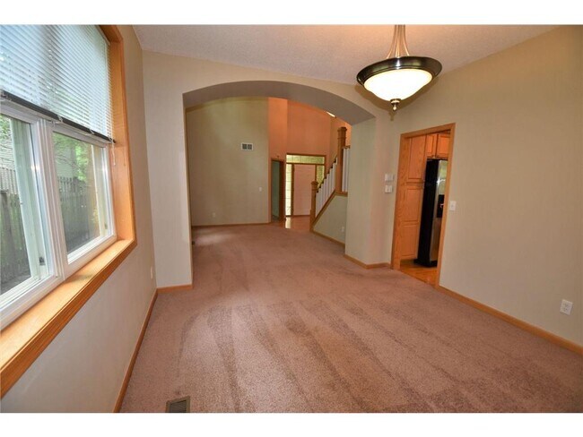 Building Photo - 944 Chloe Ln