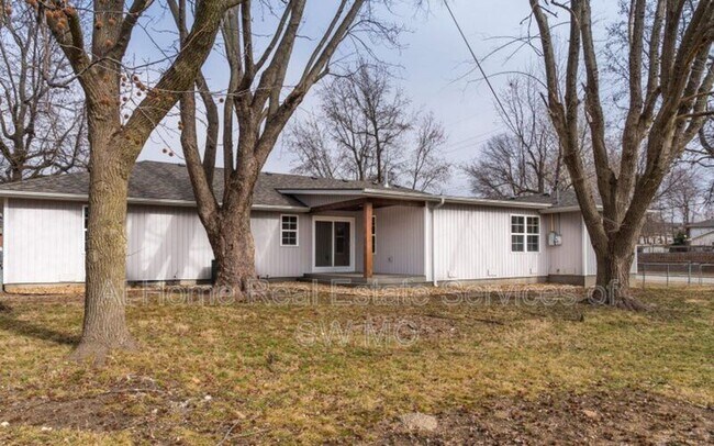 Foto del edificio - 1380 E Deerfield St