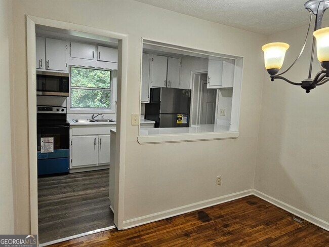 Building Photo - 1899 Shamrock Dr