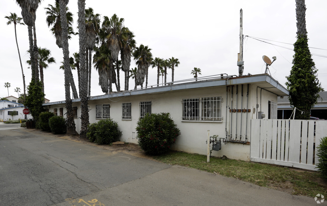 Building Photo - 209-213 Surfrider Way