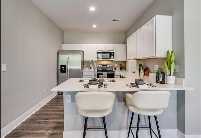 Foto del edificio - Modern 4 Bedroom Home in Falcon Falls Near Heights High School